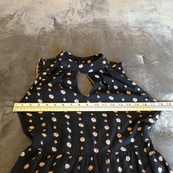 Womens Size small Angie floral sleeveless romper - Picture 4 of 9